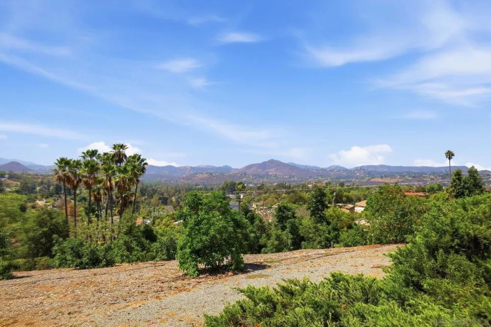 2613 Sunset Hills Escondido, CA 92025