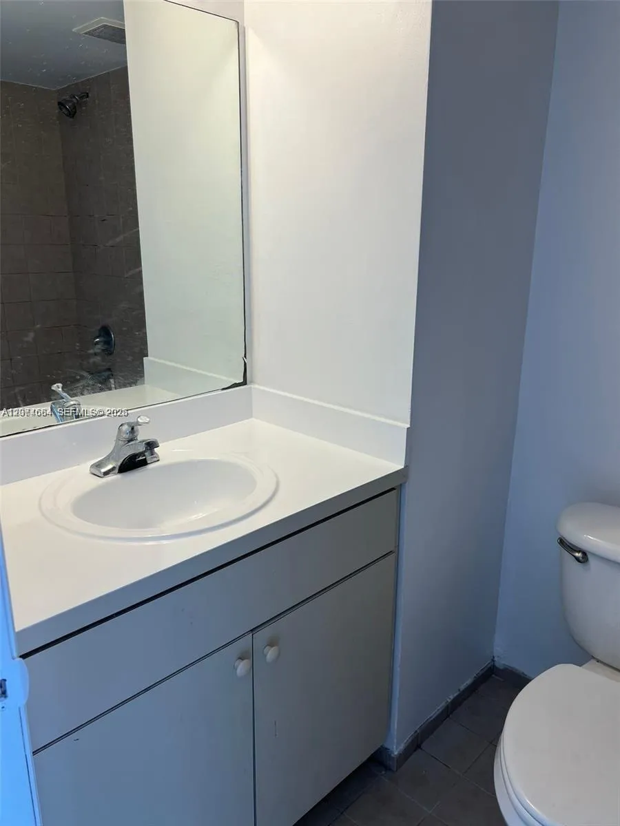 450 SW 3rd St #15 Miami, FL 33130