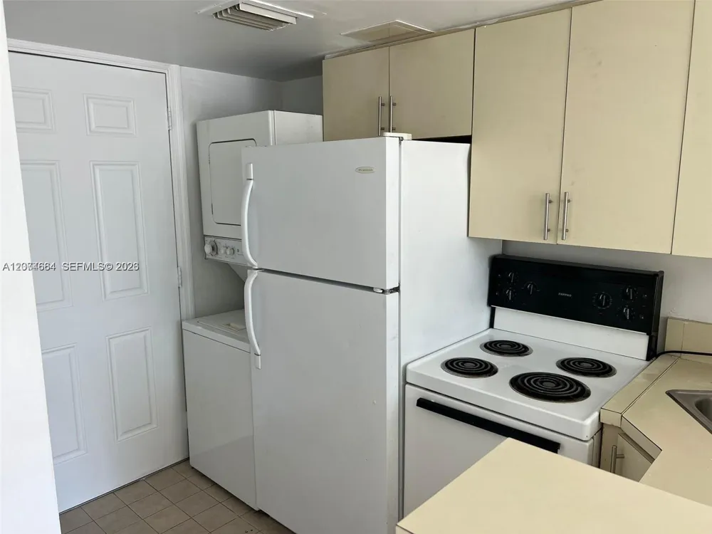 450 SW 3rd St #15 Miami, FL 33130