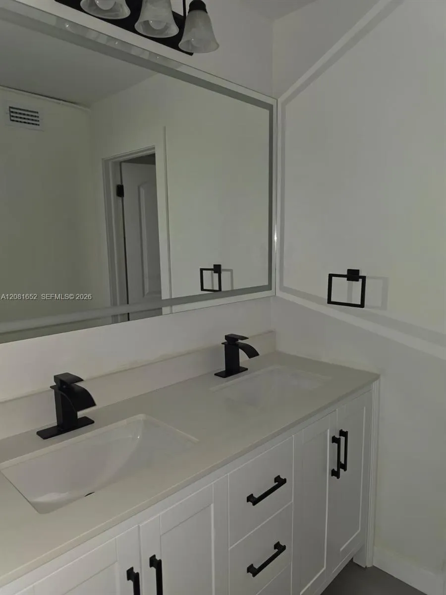 7300 NW 17th St #408 Plantation, FL 33313