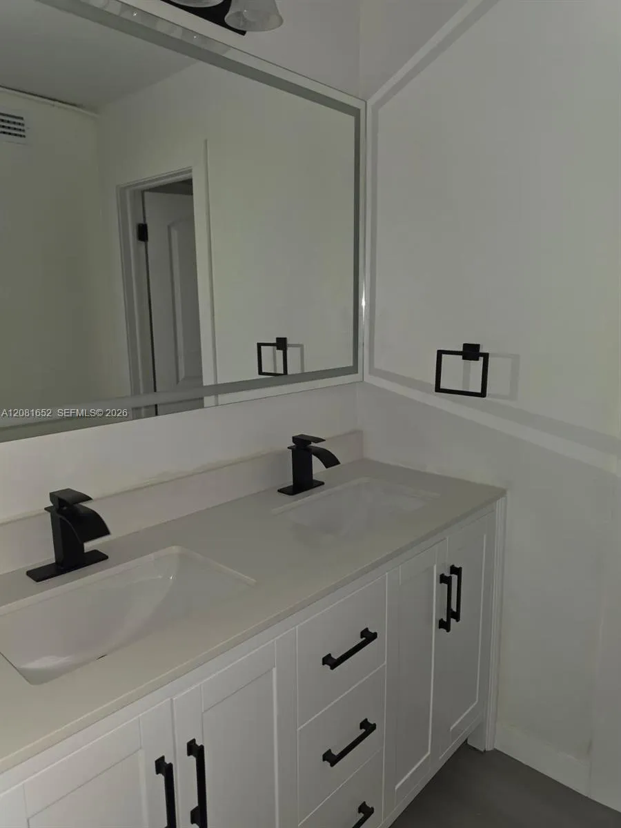 7300 NW 17th St #408 Plantation, FL 33313
