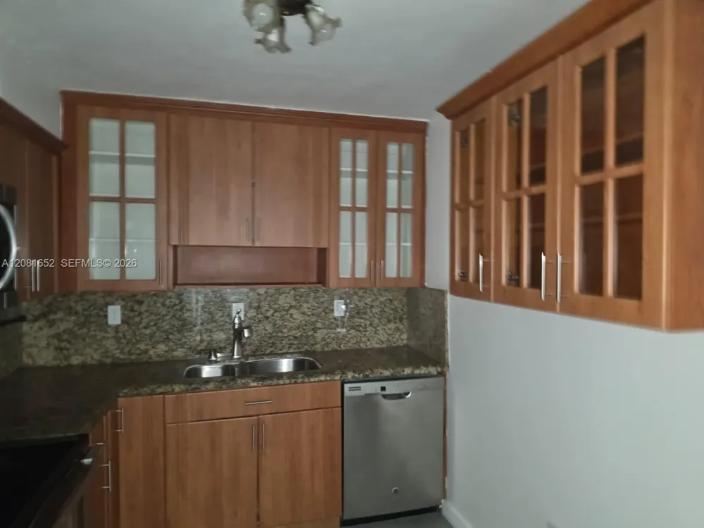 7300 NW 17th St #408 Plantation, FL 33313