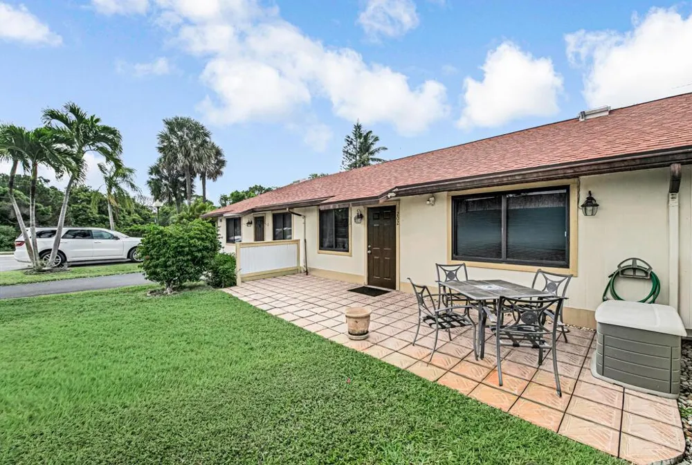 815 Andrew Redding Road #202 Lantana, FL 33462