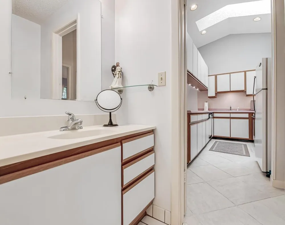 815 Andrew Redding Road #202 Lantana, FL 33462