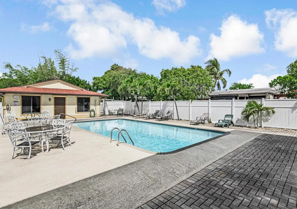 815 Andrew Redding Road #202 Lantana, FL 33462