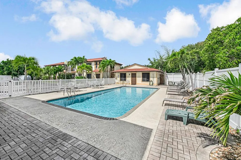 815 Andrew Redding Road #202 Lantana, FL 33462
