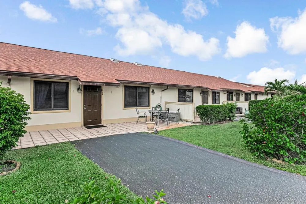 815 Andrew Redding Road #202 Lantana, FL 33462