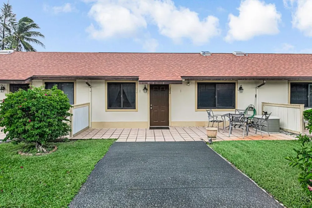 815 Andrew Redding Road #202 Lantana, FL 33462