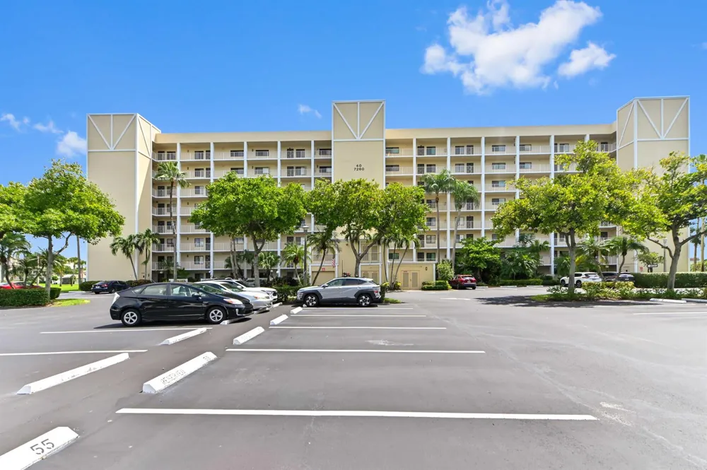 7260 KINGHURST DRIVE #106 Delray Beach, FL 33446