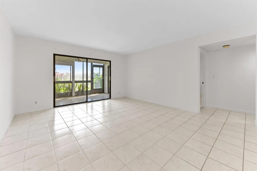 7260 KINGHURST DRIVE #106 Delray Beach, FL 33446