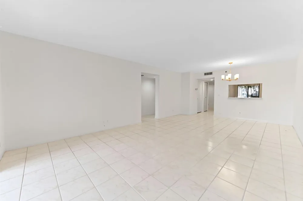 7260 KINGHURST DRIVE #106 Delray Beach, FL 33446
