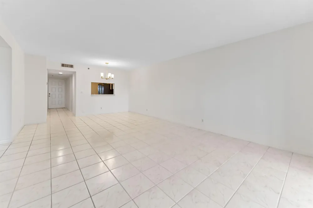 7260 KINGHURST DRIVE #106 Delray Beach, FL 33446