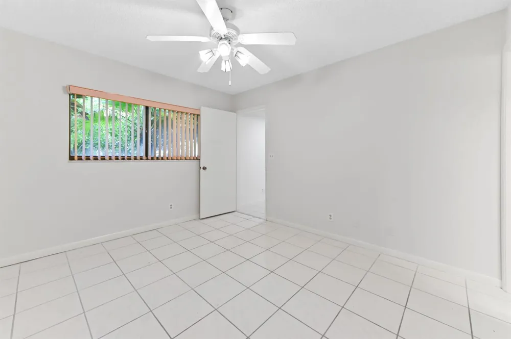 7260 KINGHURST DRIVE #106 Delray Beach, FL 33446
