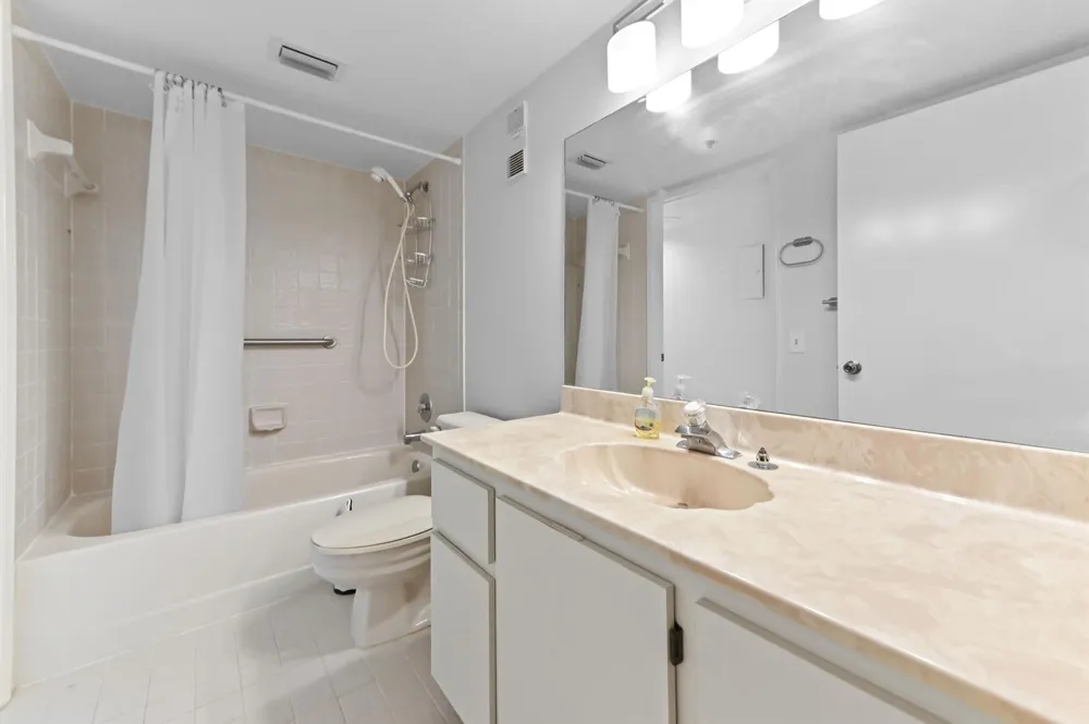7260 KINGHURST DRIVE #106 Delray Beach, FL 33446
