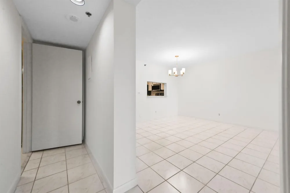 7260 KINGHURST DRIVE #106 Delray Beach, FL 33446