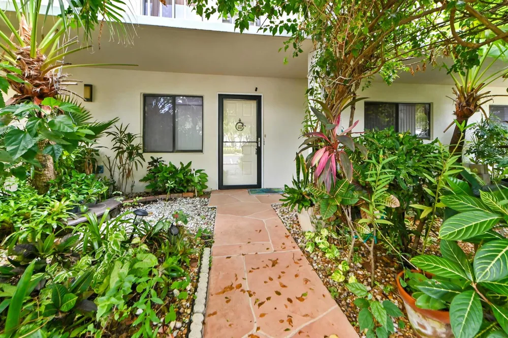 7260 KINGHURST DRIVE #106 Delray Beach, FL 33446