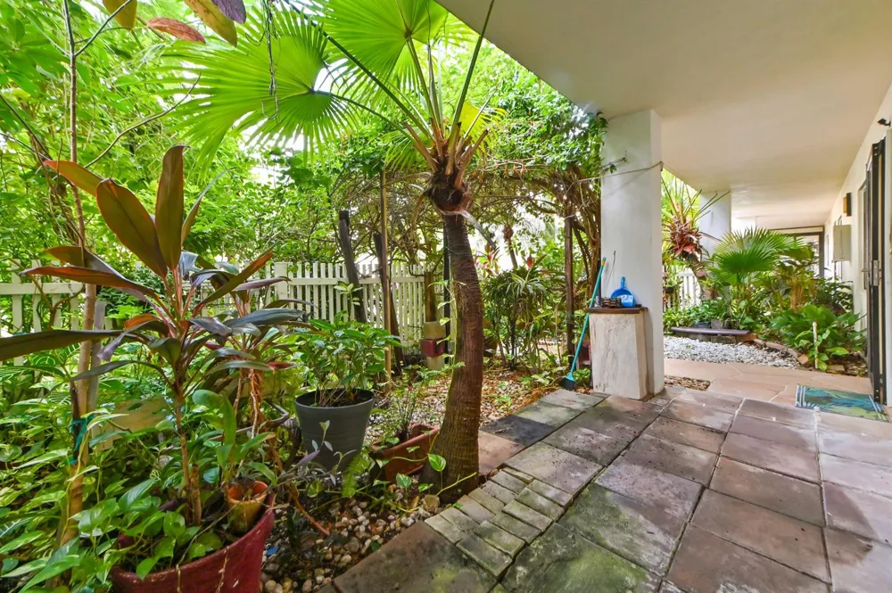 7260 KINGHURST DRIVE #106 Delray Beach, FL 33446