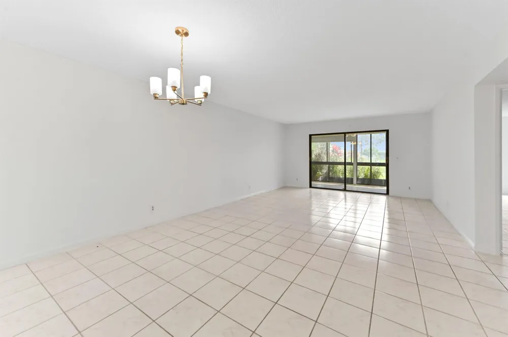 7260 KINGHURST DRIVE #106 Delray Beach, FL 33446