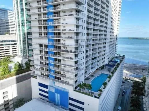 1200 Brickell Bay Dr #3318 Miami, FL 33131