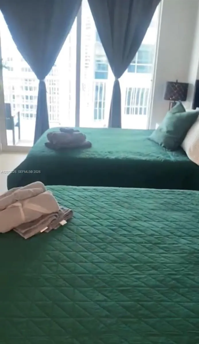 1200 Brickell Bay Dr #3318 Miami, FL 33131