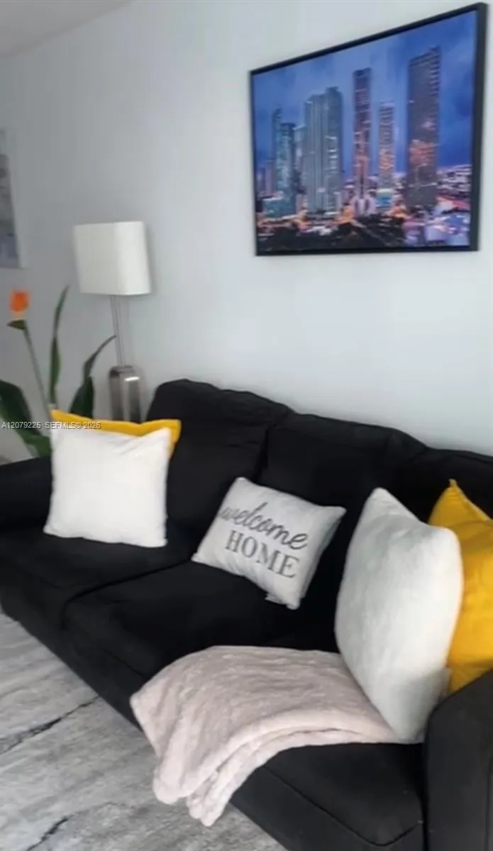 1200 Brickell Bay Dr #3318 Miami, FL 33131