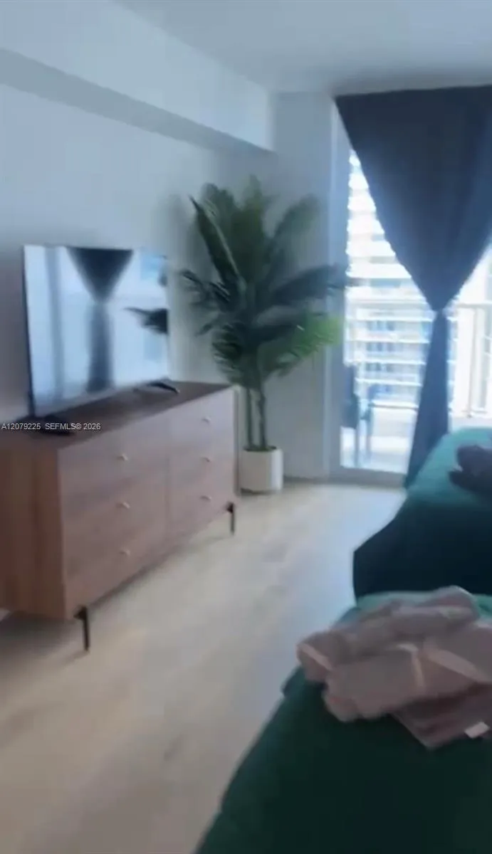 1200 Brickell Bay Dr #3318 Miami, FL 33131