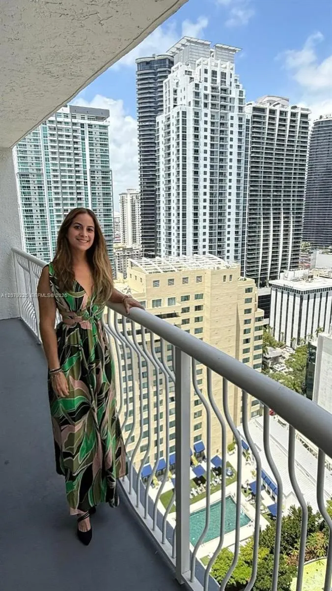 1200 Brickell Bay Dr #3318 Miami, FL 33131