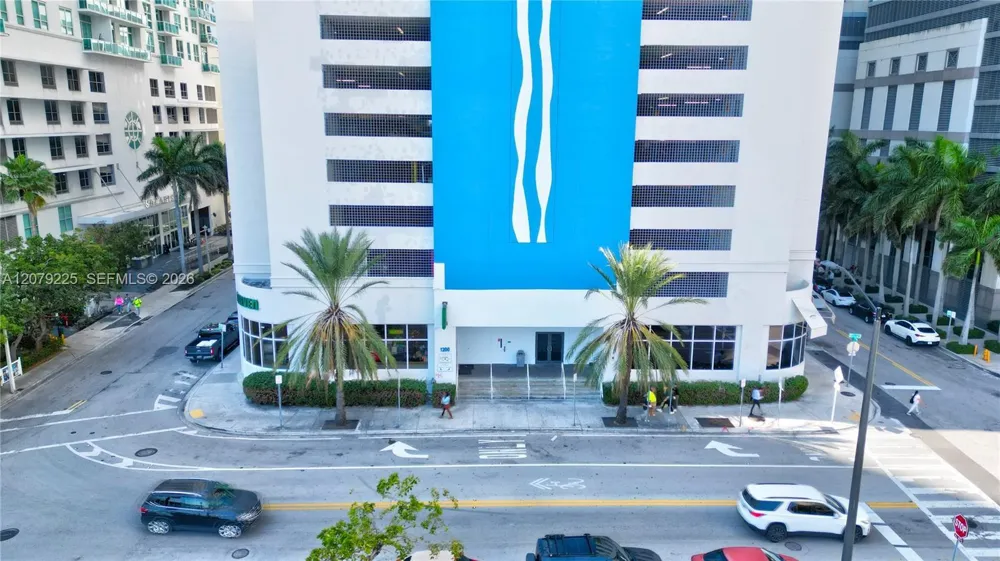1200 Brickell Bay Dr #3318 Miami, FL 33131