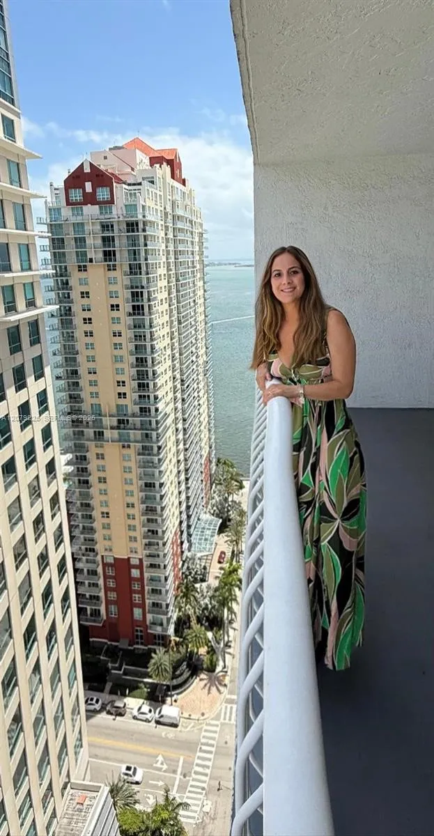 1200 Brickell Bay Dr #3318 Miami, FL 33131