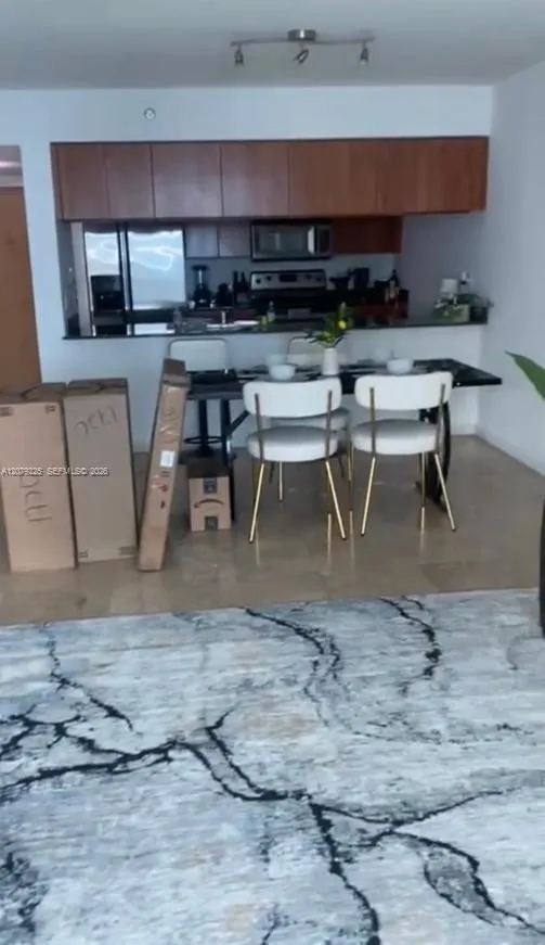 1200 Brickell Bay Dr #3318 Miami, FL 33131