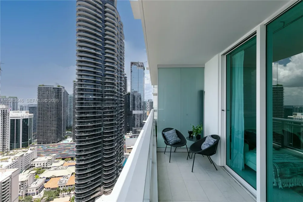 1080 Brickell Ave #3803 Miami, FL 33131