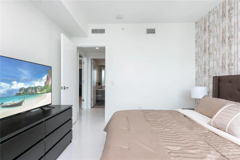 1080 Brickell Ave #3803 Miami, FL 33131