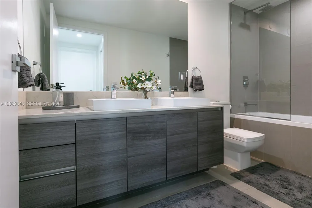 1080 Brickell Ave #3803 Miami, FL 33131