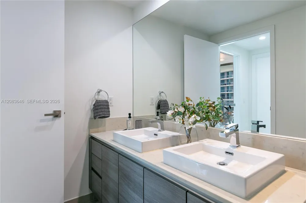 1080 Brickell Ave #3803 Miami, FL 33131
