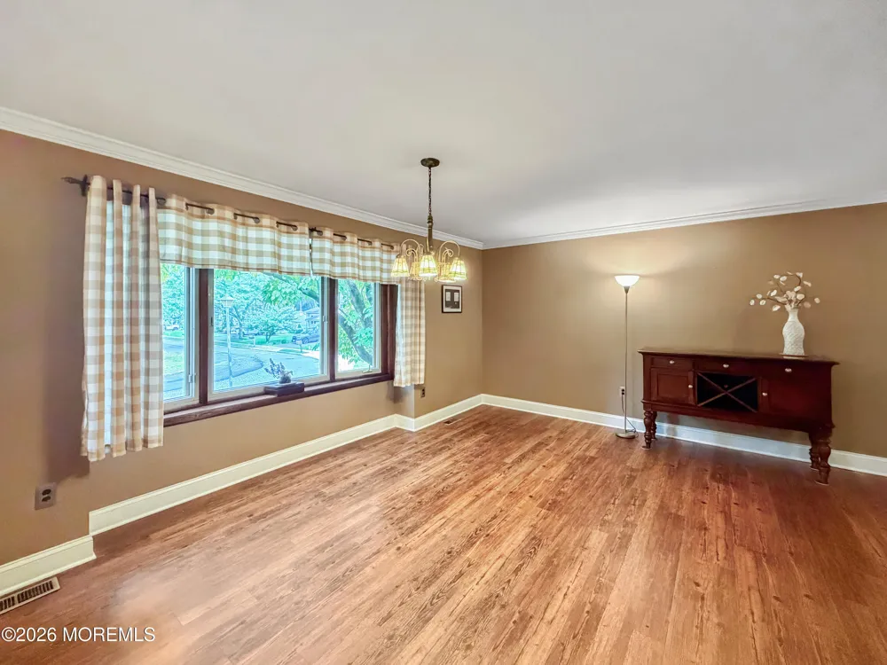 17 Feathertree Court Howell, NJ 07731