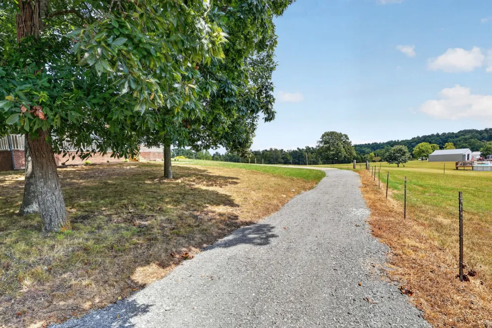 114 Tom Beasley Rd Westmoreland, TN 37186