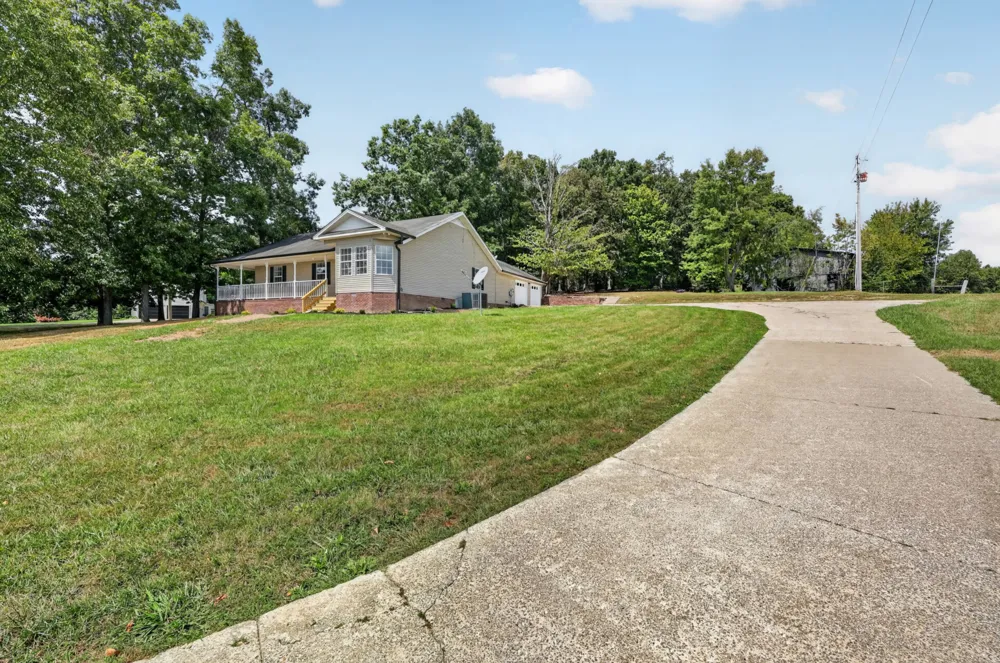 114 Tom Beasley Rd Westmoreland, TN 37186