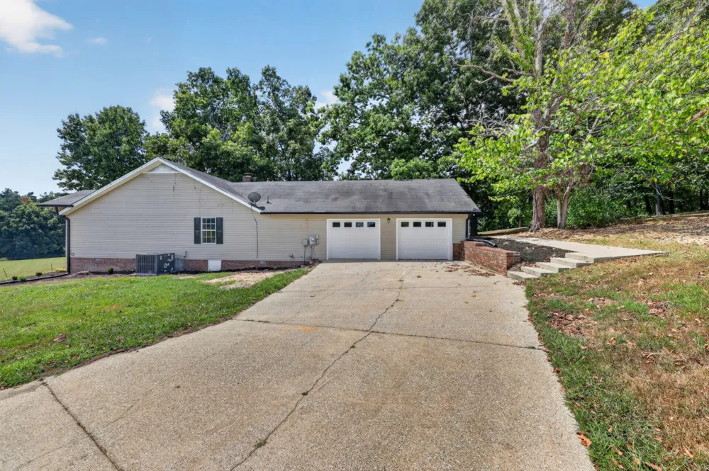 114 Tom Beasley Rd Westmoreland, TN 37186
