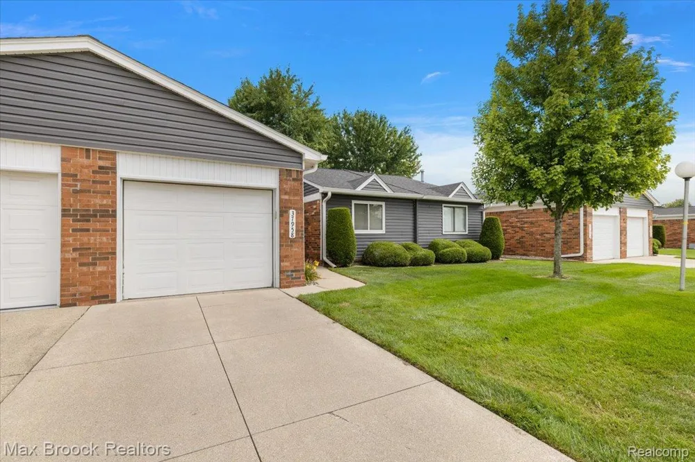 37958 Dor Sal Drive Sterling Heights City, MI 48312