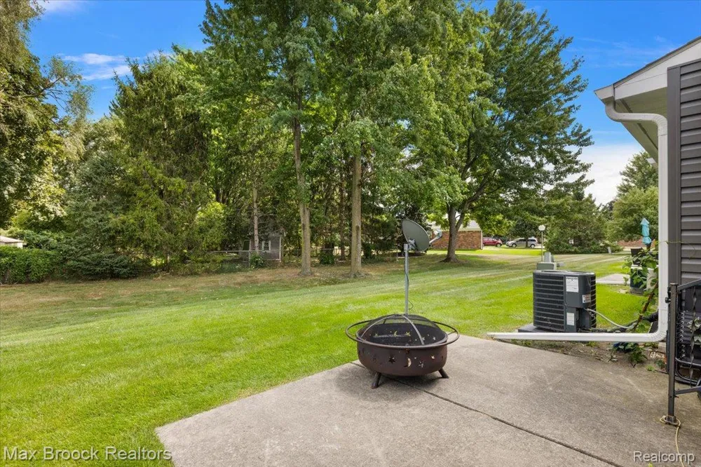 37958 Dor Sal Drive Sterling Heights City, MI 48312