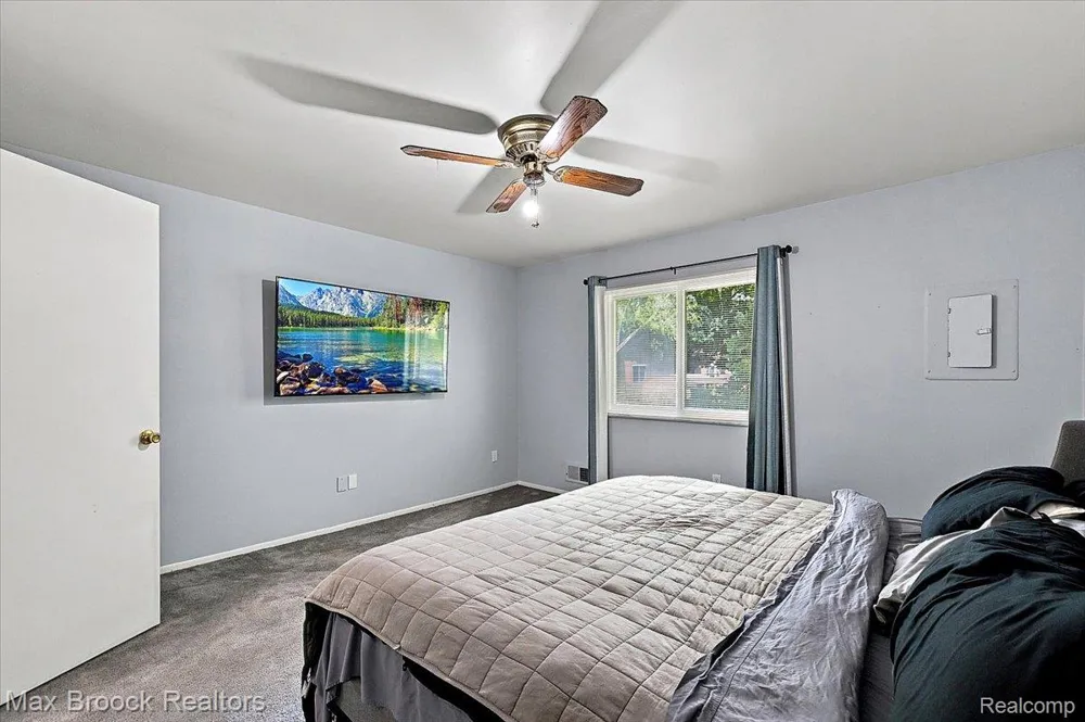 37958 Dor Sal Drive Sterling Heights City, MI 48312