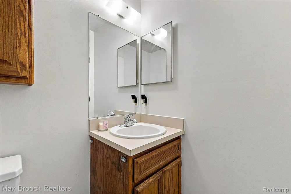 37958 Dor Sal Drive Sterling Heights City, MI 48312