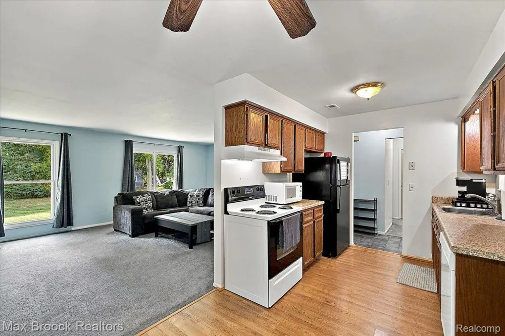 37958 Dor Sal Drive Sterling Heights City, MI 48312