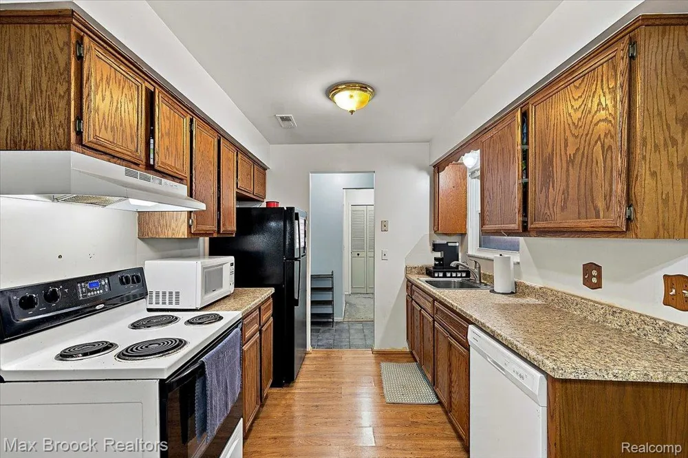 37958 Dor Sal Drive Sterling Heights City, MI 48312