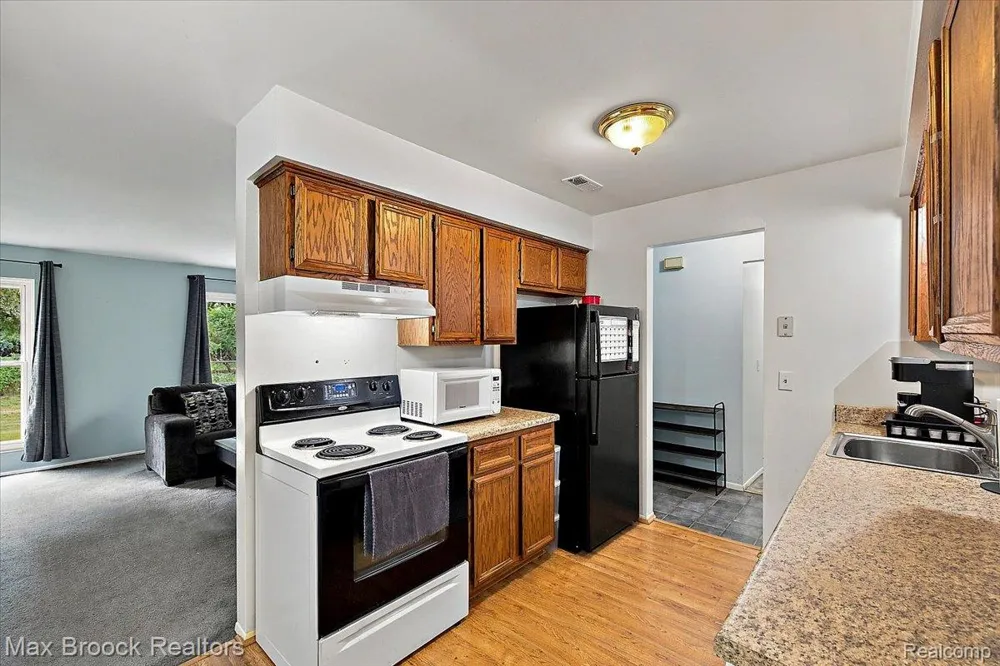 37958 Dor Sal Drive Sterling Heights City, MI 48312