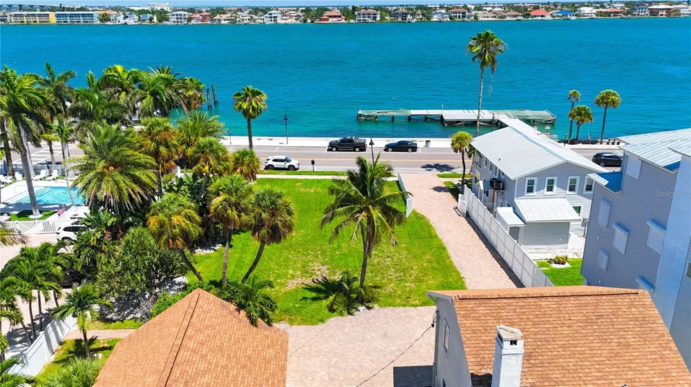 702 PASS A GRILLE WAY St Pete Beach, FL 33706