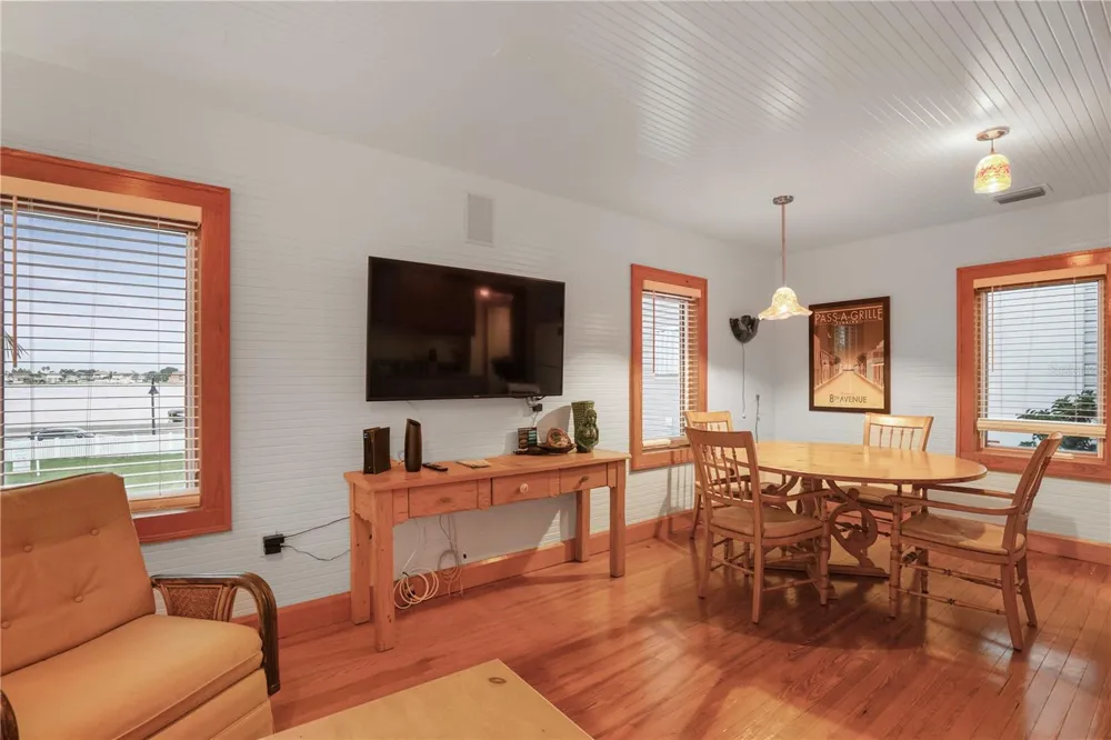 702 PASS A GRILLE WAY St Pete Beach, FL 33706