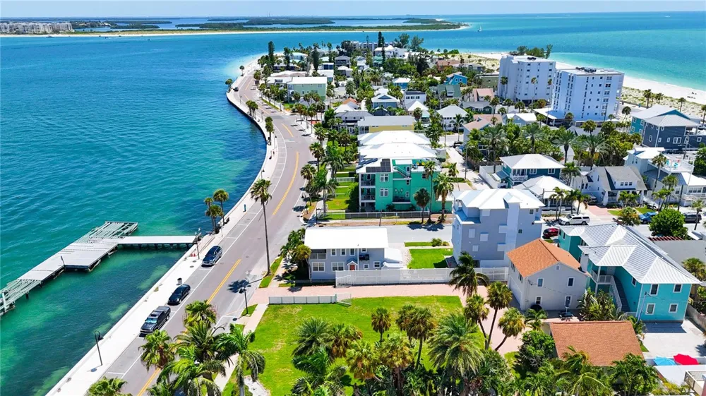 702 PASS A GRILLE WAY St Pete Beach, FL 33706
