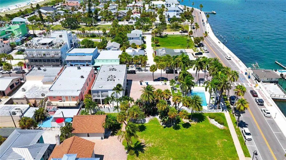 702 PASS A GRILLE WAY St Pete Beach, FL 33706