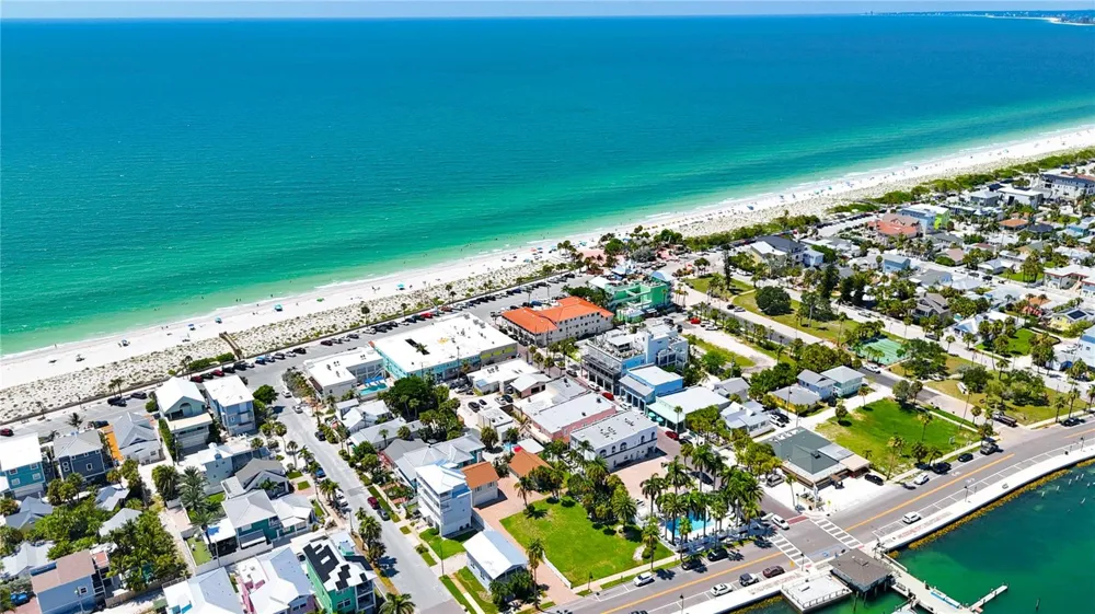 702 PASS A GRILLE WAY St Pete Beach, FL 33706